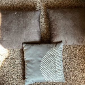 Set of 3 pillows